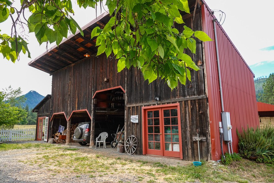 More Photos Of 44510 State 96 Hwy, Seiad Valley Land For Sale