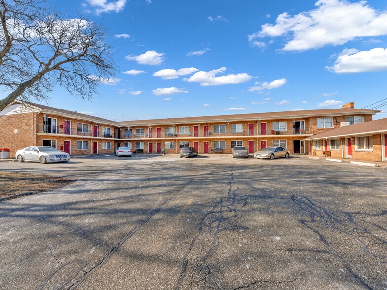 More Photos Of 2889 Howard Av, Windsor Hotel For Sale