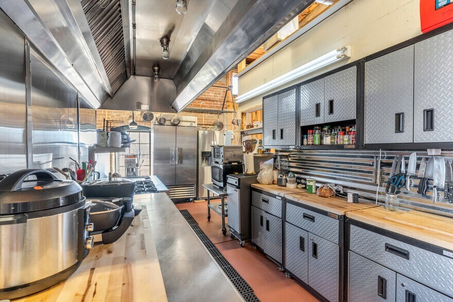 More Photos Of 708 Fremont St, Penrose Freestanding For Sale