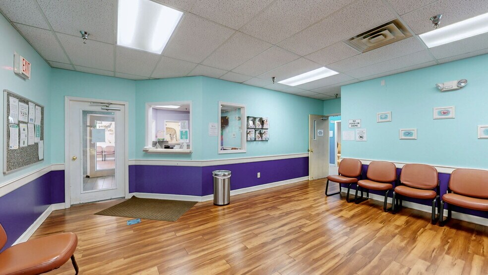 More Photos Of 1701 Spring St, Jeffersonville Medical For Sale