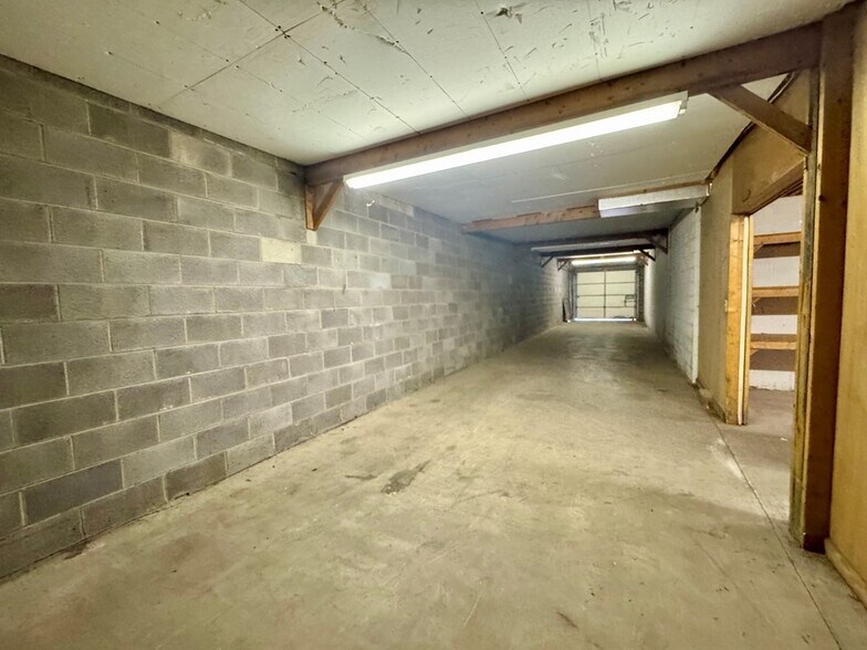 More Photos Of 868 State Route 3 and 12, Hinton Flex For Sale