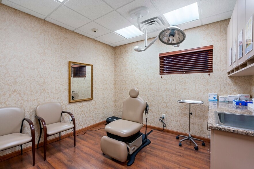 More Photos Of 29 Green St, Huntington Medical For Sale