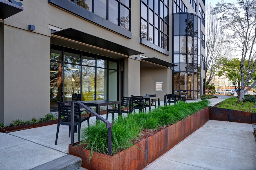 More Photos Of 5100 S Macadam Ave, Portland Office For Lease