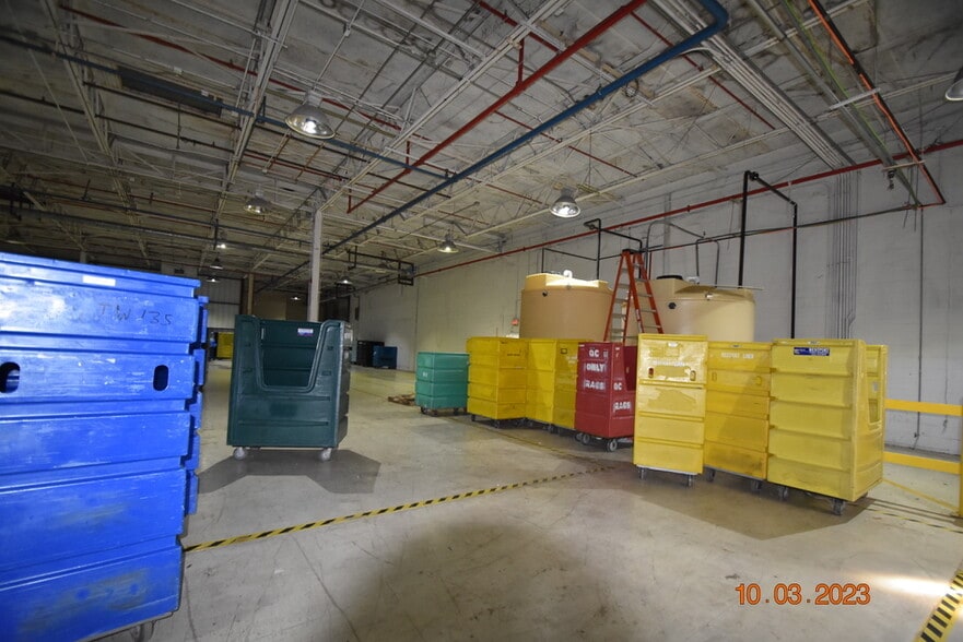 More Photos Of 956 N Broadway St, Greenville Distribution For Sale