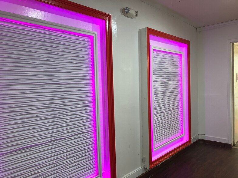More Photos Of 4500 West Ave, San Antonio General Retail For Lease