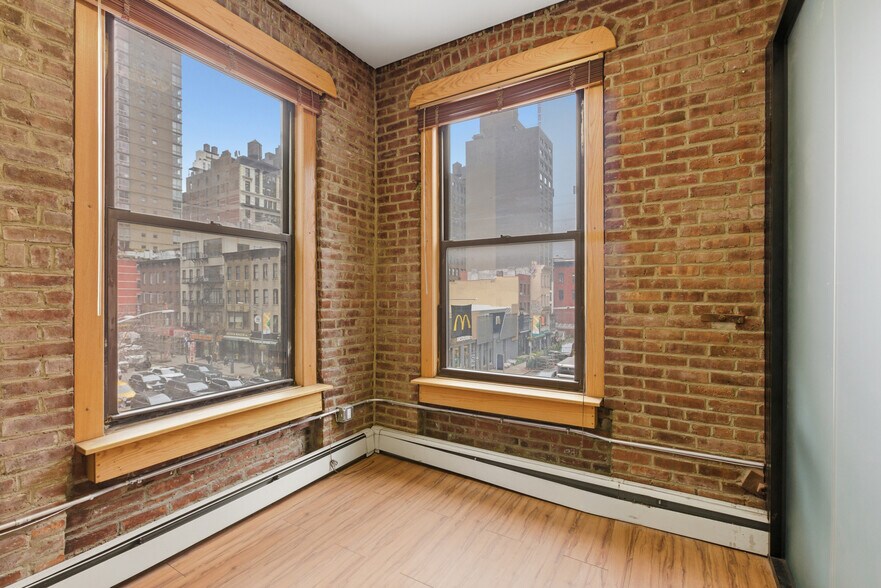 More Photos Of 816 6th Ave, New York Flex For Sale