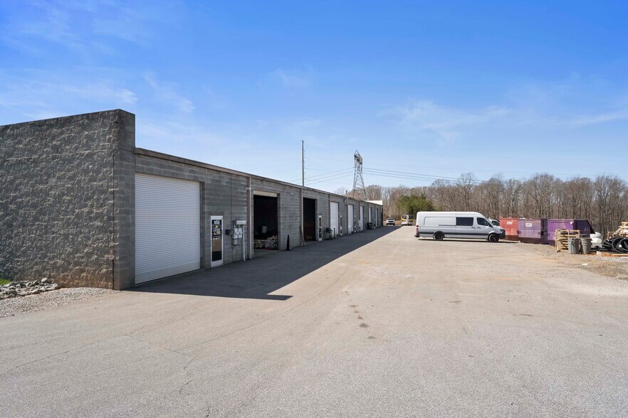 More Photos Of 7471-7473 Hagers Hollow Dr, Denver Warehouse For Lease
