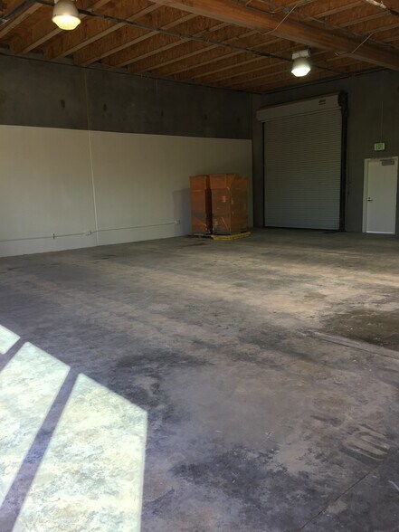 More Photos Of 654 Rancho Vista Blvd, Palmdale Manufacturing For Lease