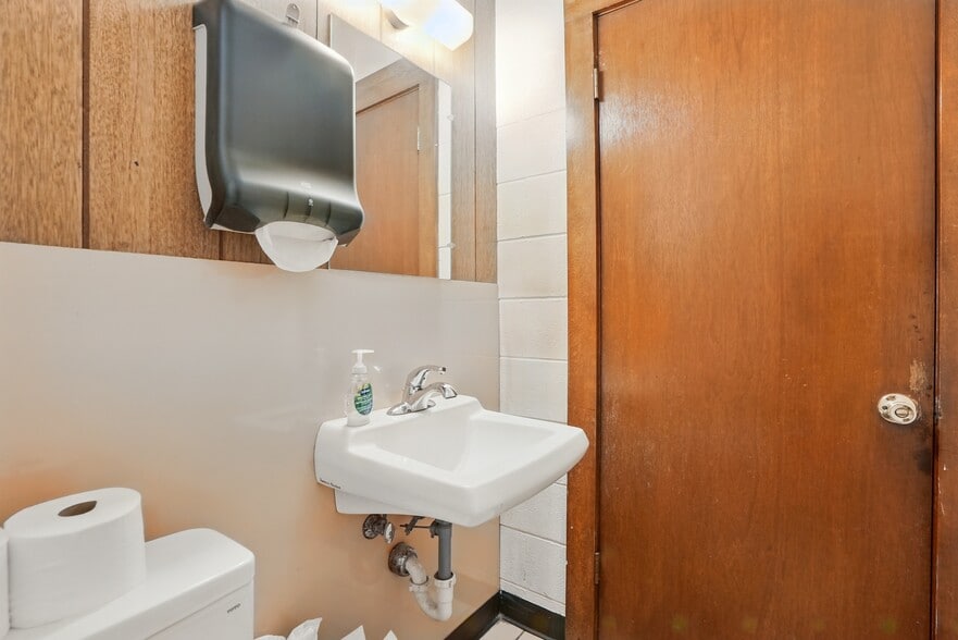 More Photos Of 137 E Joliet St, Schererville Office For Sale