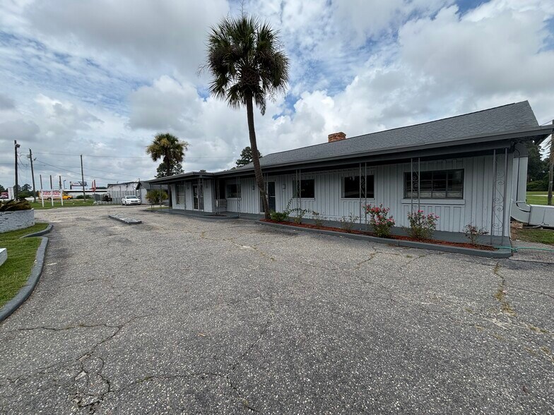 More Photos Of 2833 E Palmetto St, Florence Hotel For Sale