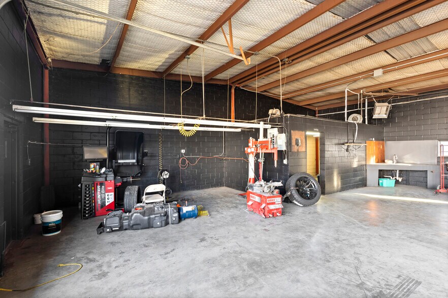 More Photos Of 502 N State Highway 342, Red Oak Industrial For Sale
