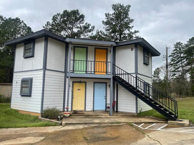 More Photos Of 301 Pine Wilderness Dr, Queen City Apartments For Sale