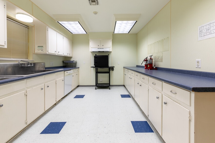 More Photos Of 6409 W Poly Webb Rd, Arlington Schools For Sale