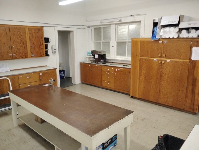 More Photos Of 906 Elm St, Coffeyville Religious Facility For Sale