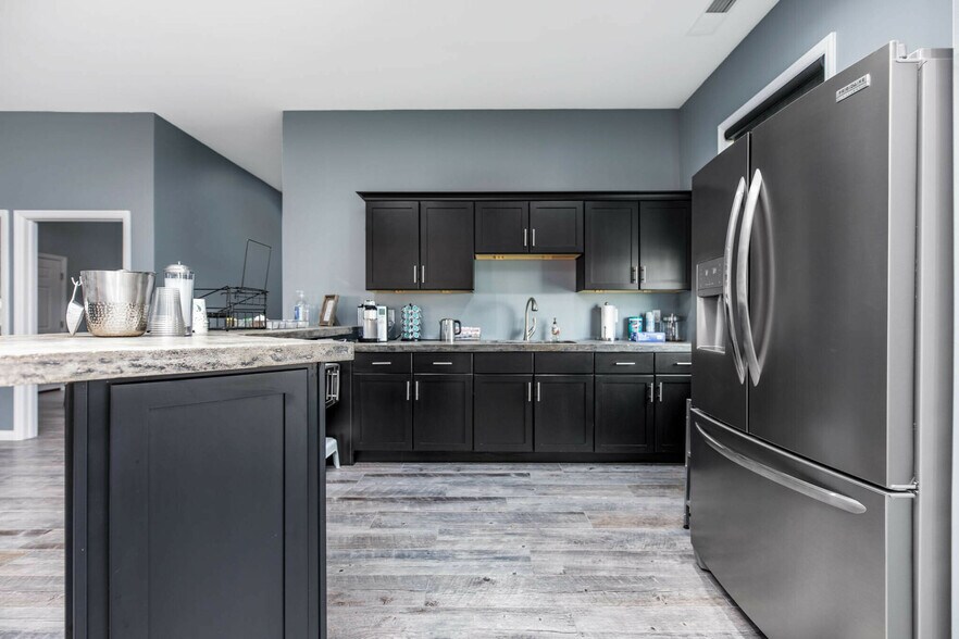 More Photos Of 8495 S Mason Montgomery Rd, Mason Flex For Sale