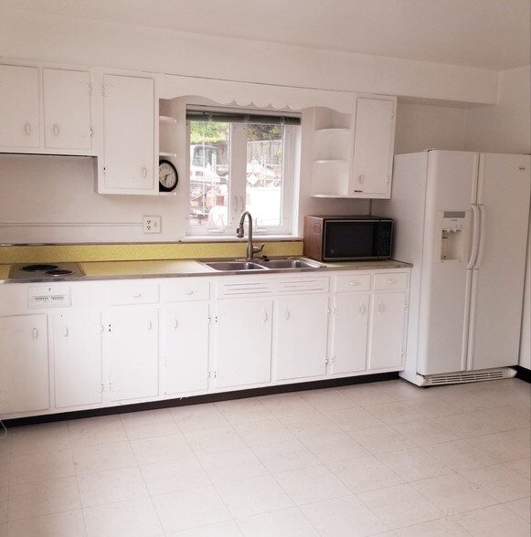 More Photos Of 7307 Highland St, Springfield Light Distribution For Lease