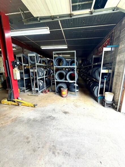 More Photos Of 1529 E Philadelphia Ave, Gilbertsville Auto Repair For Sale