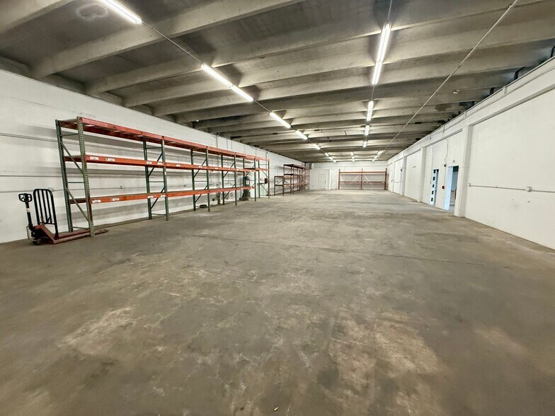 More Photos Of 12388 Starkey Rd, Largo Warehouse For Lease