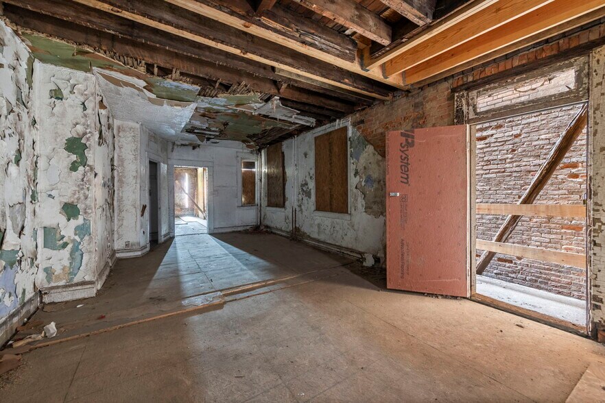 More Photos Of 1648 Vine St, Cincinnati Storefront Retail Residential For Sale