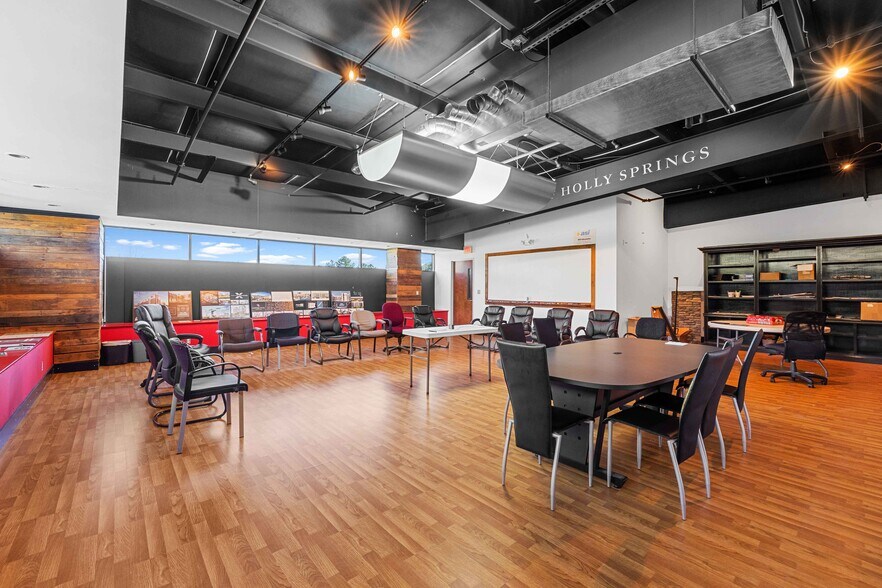 More Photos Of 600 Irving Pky, Holly Springs Light Manufacturing For Sale