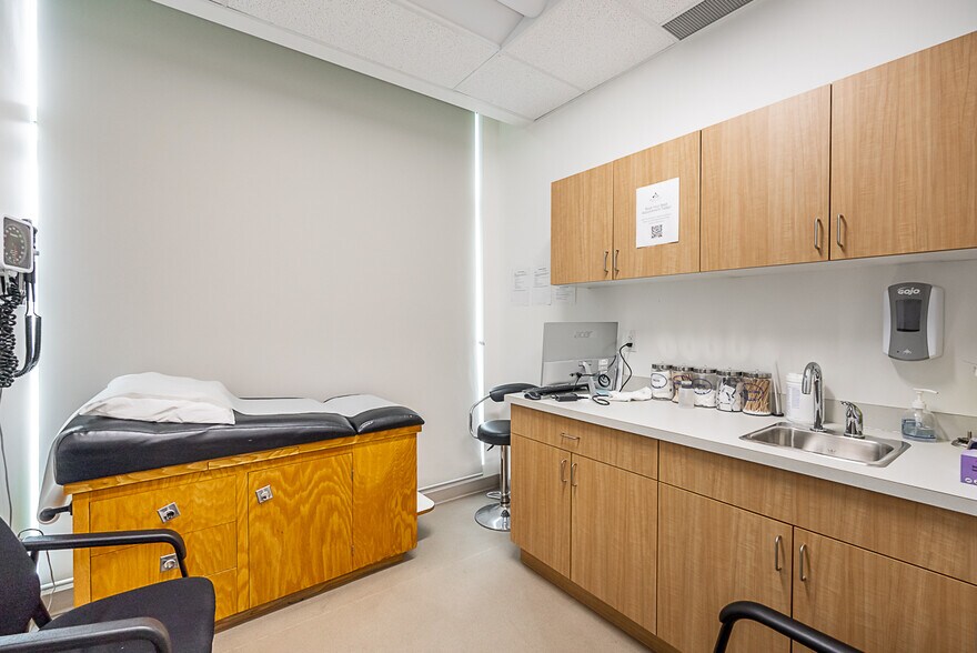 More Photos Of 4695 Canada Way, Burnaby Medical For Lease