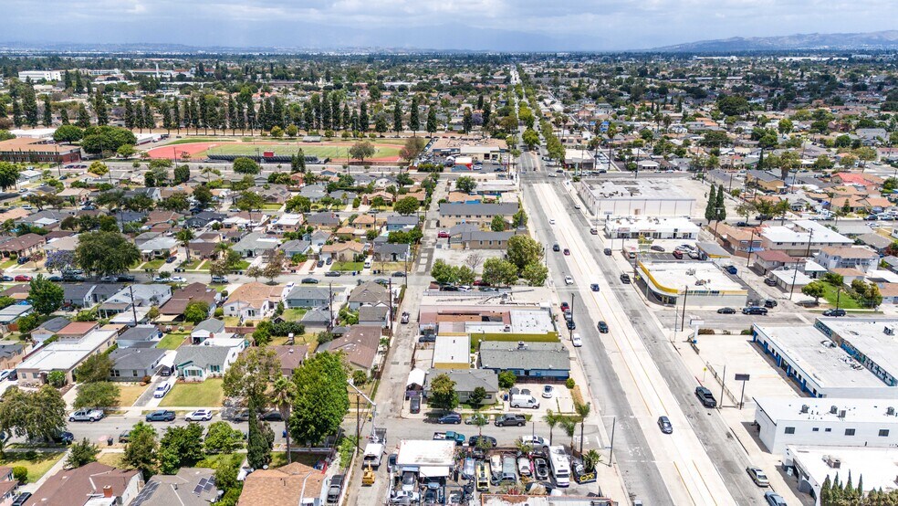 More Photos Of 13175 Paramount Blvd, South Gate Office For Sale