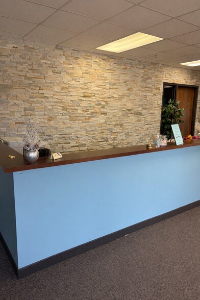 More Photos Of 625 Hayward Ave N, Oakdale Light Manufacturing For Lease