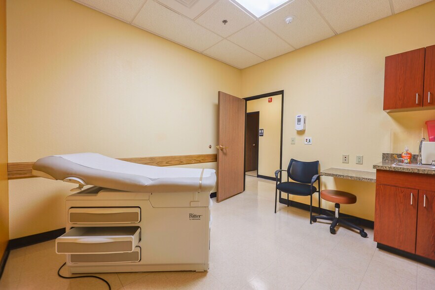 More Photos Of 1590 Paseo San Luis, Sierra Vista Medical For Sale
