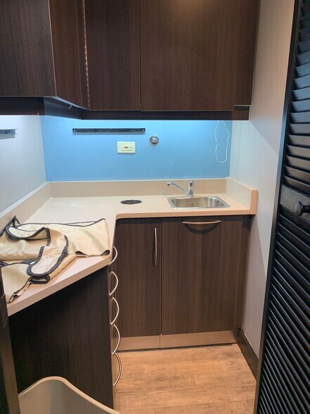 More Photos Of 519 N Cass Ave, Westmont Medical For Lease