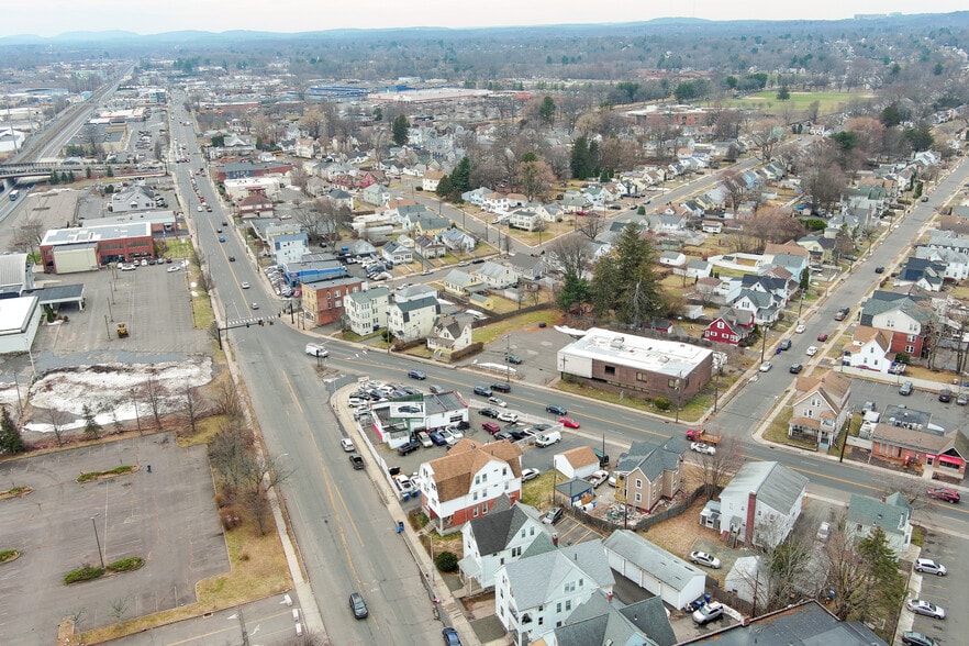 More Photos Of 385 New Park Ave, Hartford Auto Repair For Sale