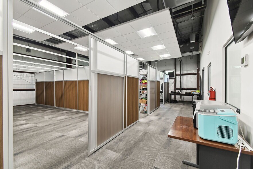 More Photos Of 924 Hale Ave, Brooksville Office For Sale