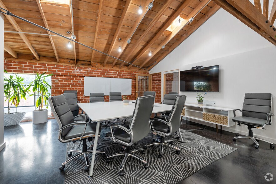 More Photos Of 3384 Robertson Pl, Los Angeles Unknown For Lease