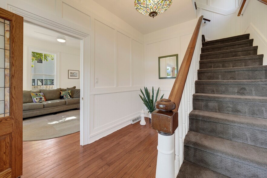 More Photos Of 1423-1425 Foothill, Calistoga Apartments For Sale