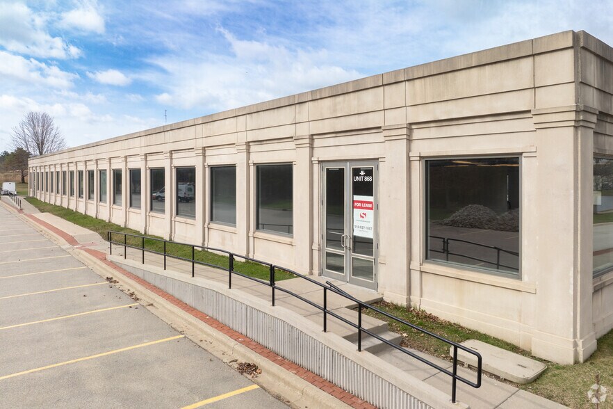 More Photos Of 850-868 Technology Way, Libertyville Office For Lease