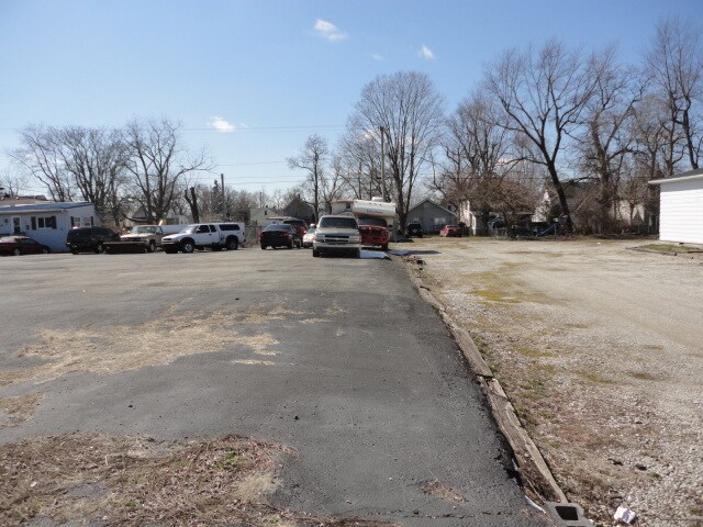 More Photos Of 2821 S Madison St, Muncie General Retail For Lease