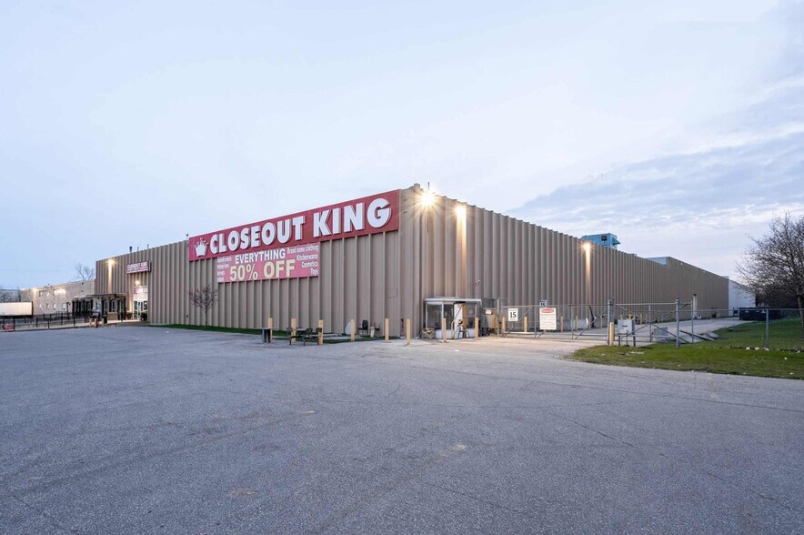 More Photos Of 2562 Stanfield Rd, Mississauga Light Distribution For Lease