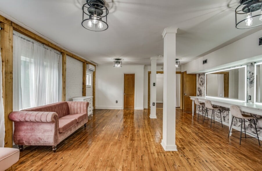 More Photos Of 544 N Main St, Crestview Storefront Retail Office For Sale