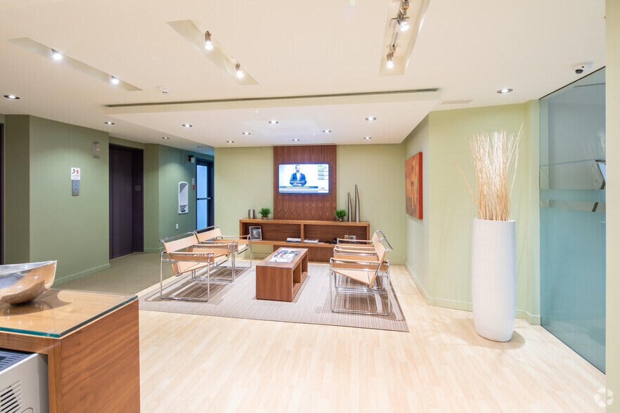 More Photos Of 121 Richmond St W, Toronto Office For Lease