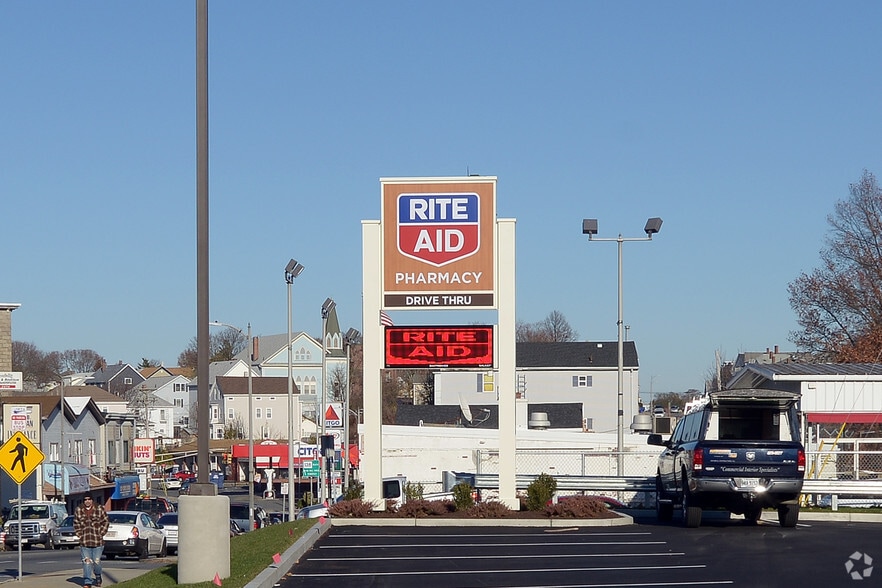 More Photos Of 1512 S Main St, Fall River Drugstore For Lease