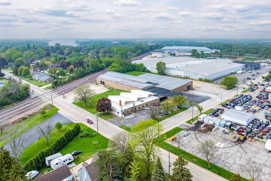 More Photos Of 1325 S Perkins St, Appleton Manufacturing For Sale