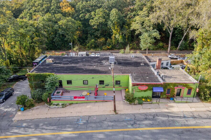 Primary Photo Of 250 Albany St, Springfield Showroom For Lease
