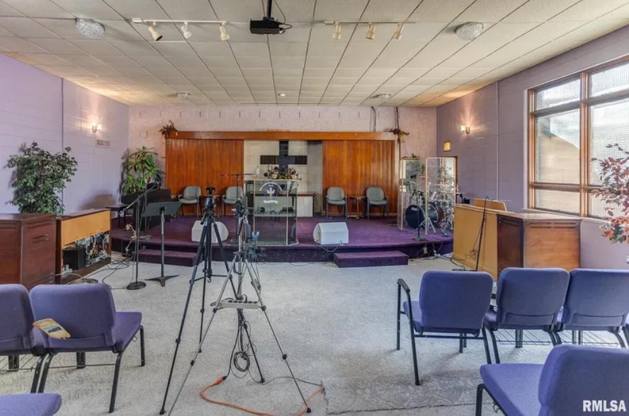 More Photos Of 104 N Pine St, Centralia Religious Facility For Sale
