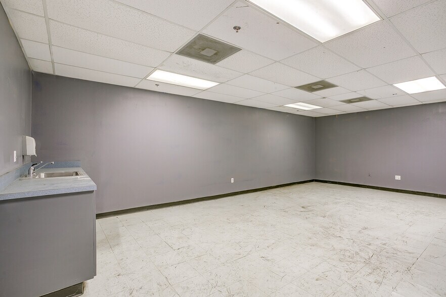 More Photos Of 541 N Main St, Fort Worth Light Manufacturing For Lease