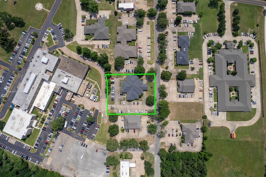 More Photos Of 123 Medical Dr, Palestine Healthcare For Sale