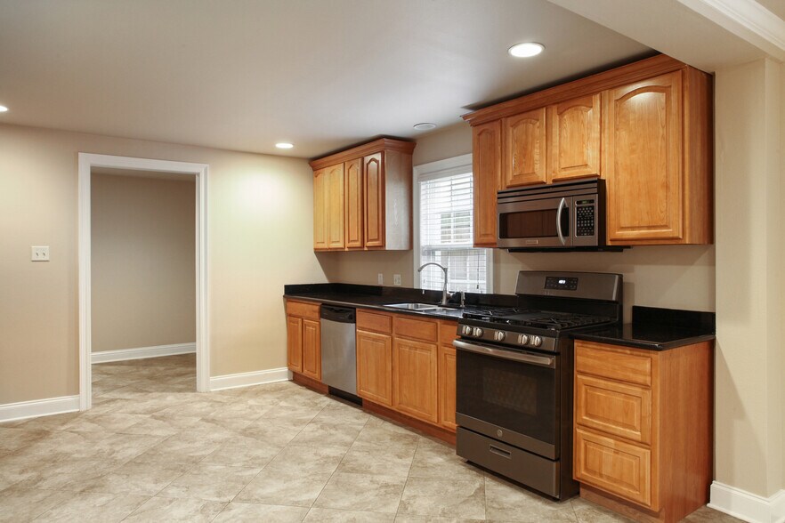 More Photos Of 2909-11 Constance St, New Orleans Multifamily For Sale