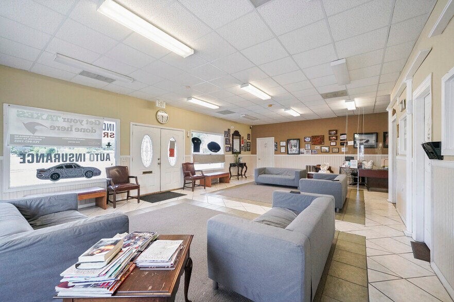 More Photos Of 2555 Allen Genoa Rd, Pasadena Freestanding For Sale