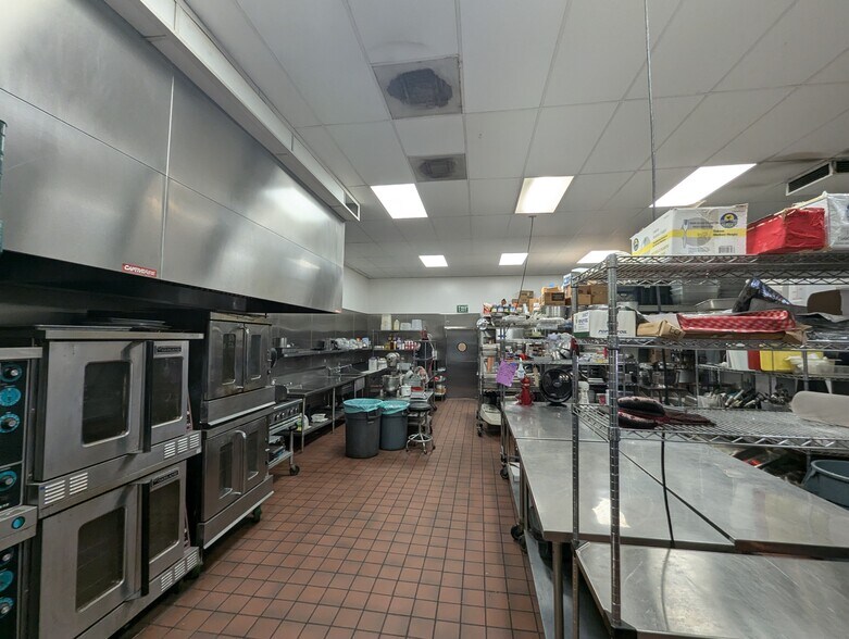 More Photos Of 722 Williamson Ave, Fullerton Light Manufacturing For Sale