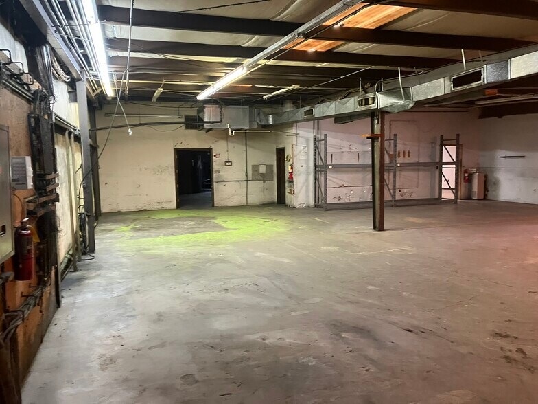 More Photos Of 601 Oak St, Forest City Light Distribution For Lease