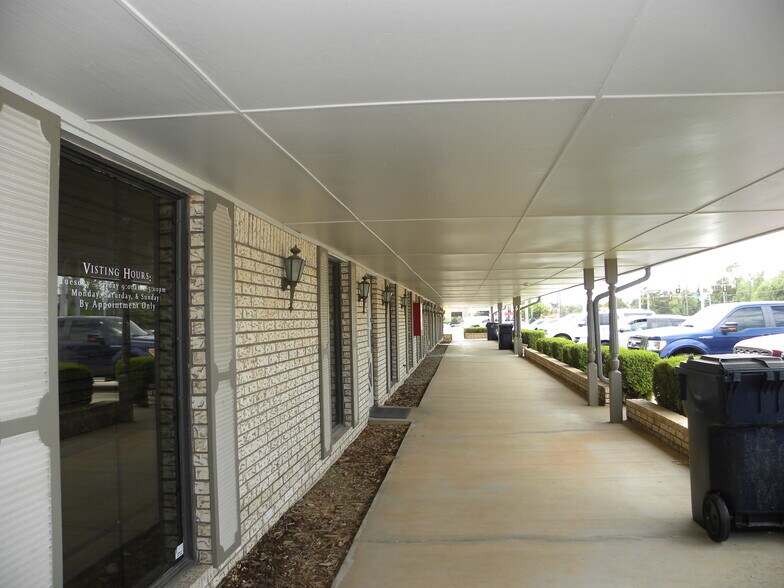 More Photos Of 10400 S Pennsylvania Ave, Oklahoma City Office For Sale