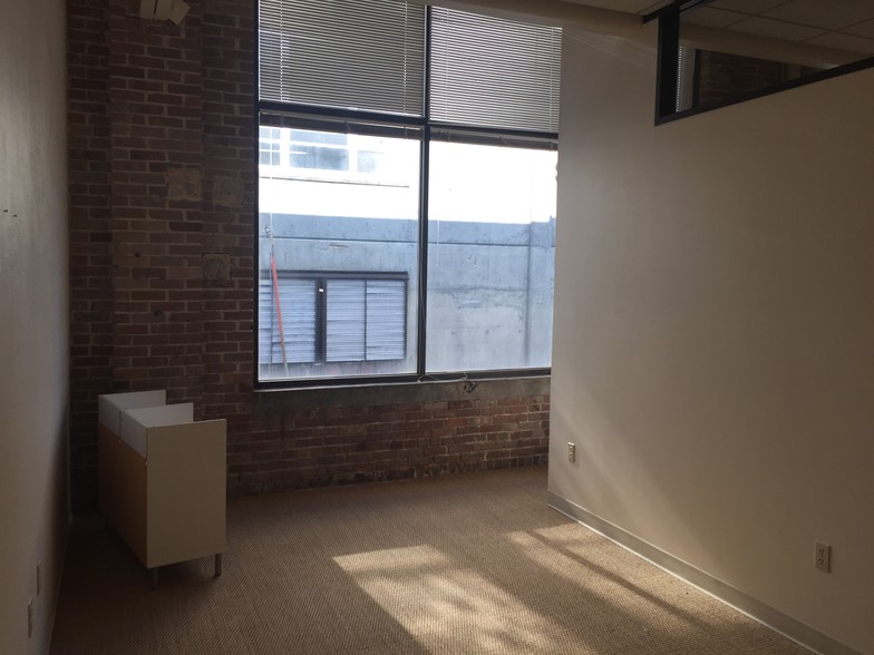 More Photos Of 829-839 St Charles Ave, New Orleans Office For Lease